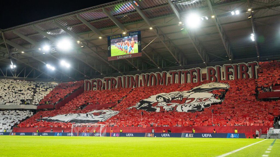 Die SC-Fans werden ihre Mannschaft wieder in Top-Form anfeuern.  | Foto: Silas Stein (dpa)