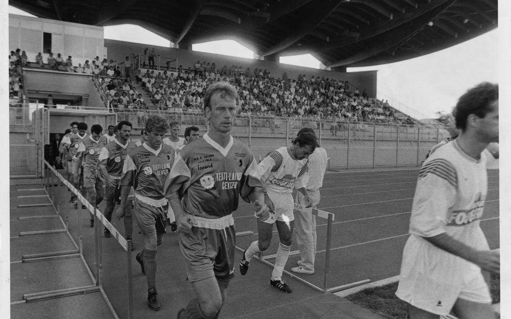 Jean-Marc Furlan mène son équipe de Saint-Seurin lors d’un match de D2 saison 1989-1990.