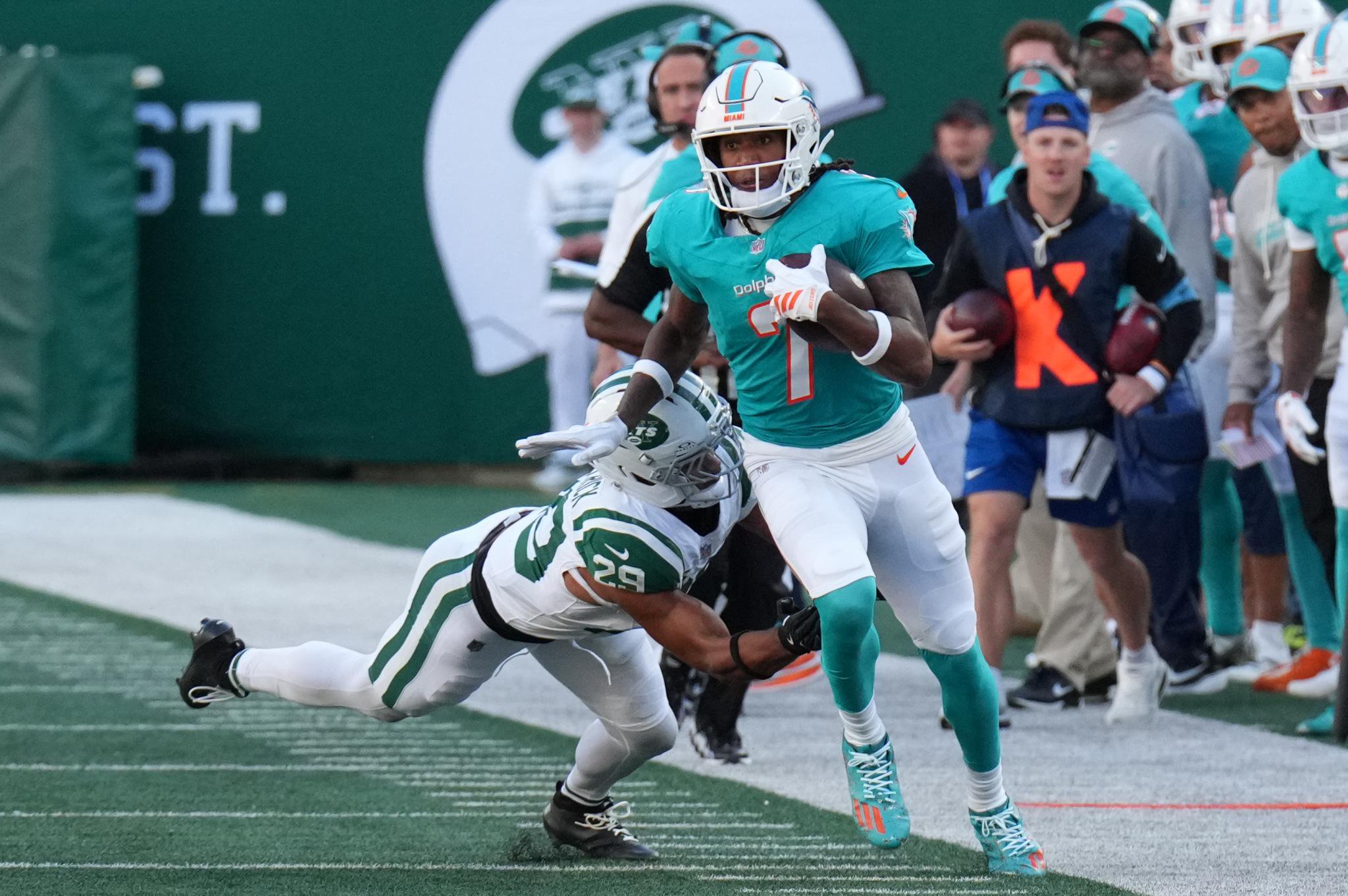 Miami Dolphins wide receiver Caleb Douglas (7) avoids New York Jets safety Minkah Fitzpatrick (29) during a game.