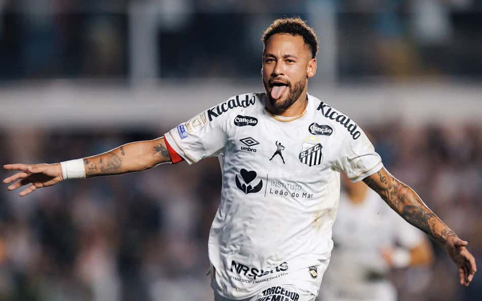 Neymar celebra gol de pênalti contra o Flamengo