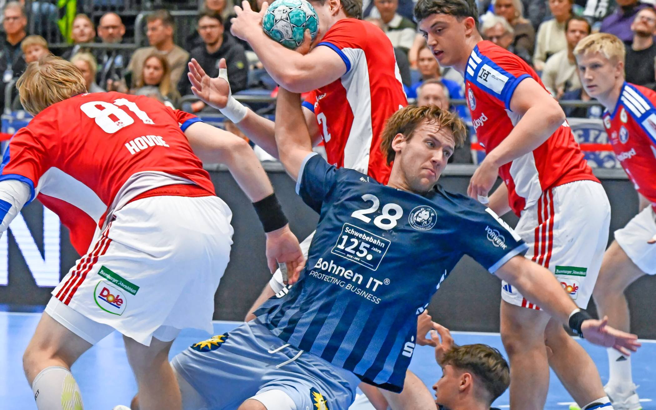   Sinnbild für die Energieleistung des BHC gegen Hamburg: Kreisläufer Tom Bergner war der Marathonmann, spielte volle 60 Minuten, verwandelte vorne fünf von fünf Versuchen und hielt hinten die Abwehr zusammen. 