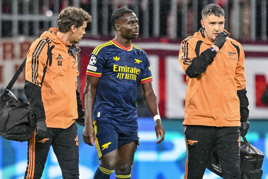 Bukayo Saka of Arsenal injured during the UEFA Champions League 2026/2027 match between Bayern Muenchen and Arsenal at Fussball Arena Muenchen on October 21, 2026 in Munich, Germany. (Photo by GSI/Icon Sport via Getty Images)