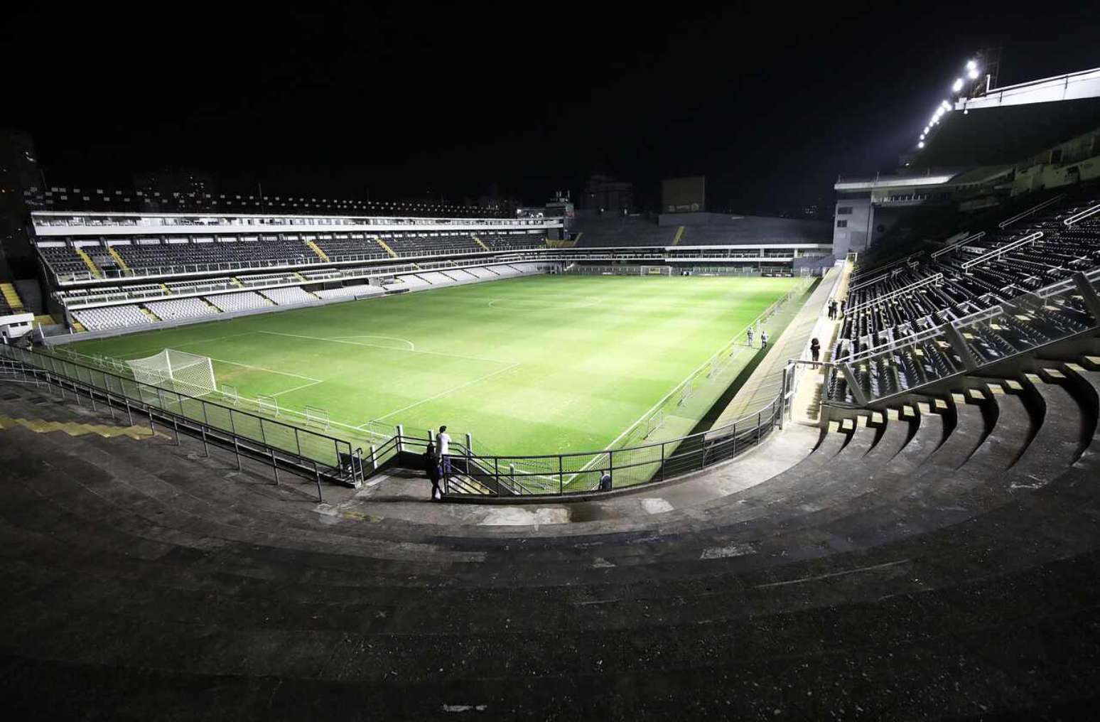 Santos tenta repetir na Vila Belmiro o que tem feito fora de casa no Brasileirão –