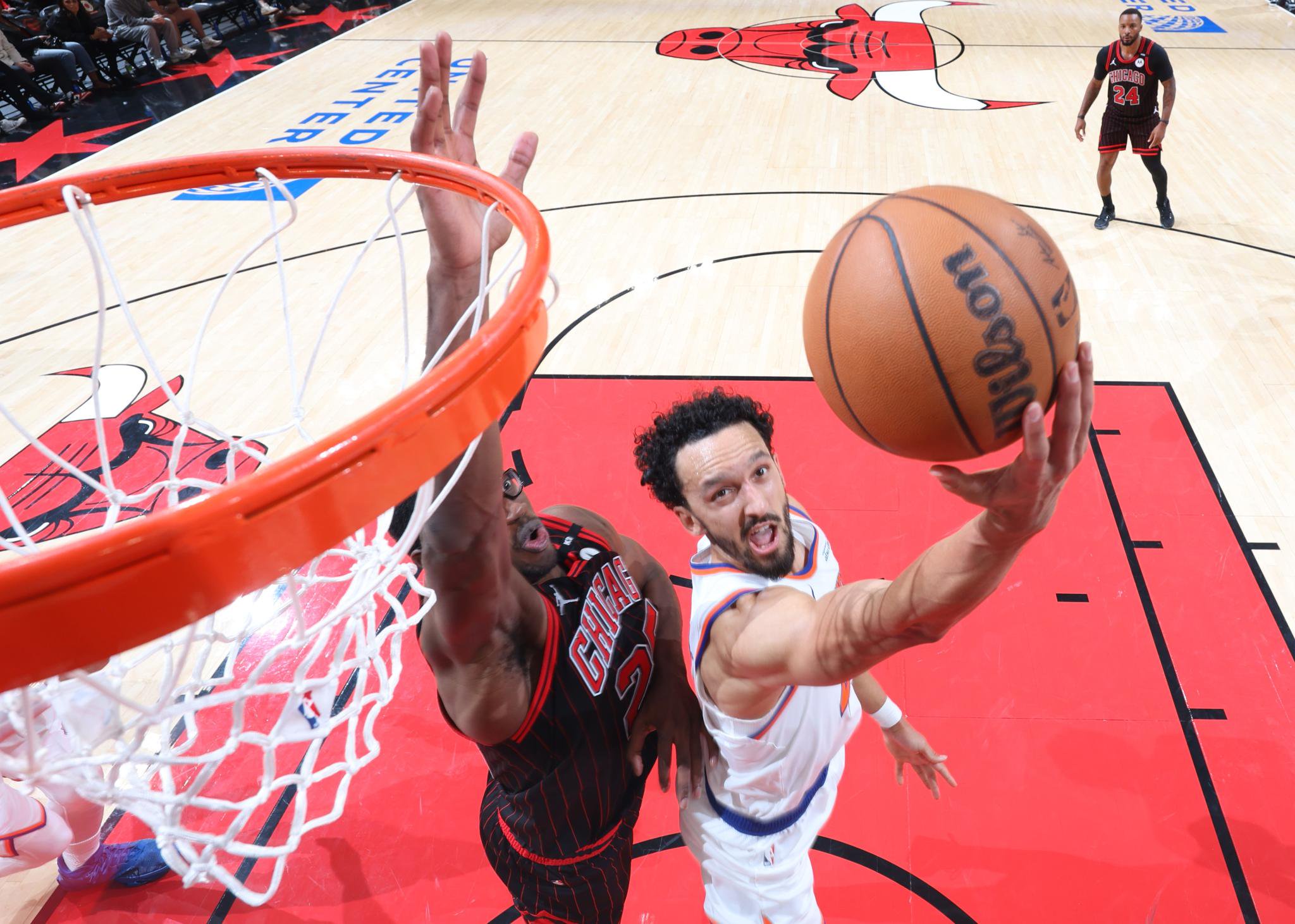 Landry Shamet, who scored 14 points off the bench, goes up for a layup during the Knicks' 133-127 comeback win over the Bulls on Oct. 28, 2026 in Chicago. 