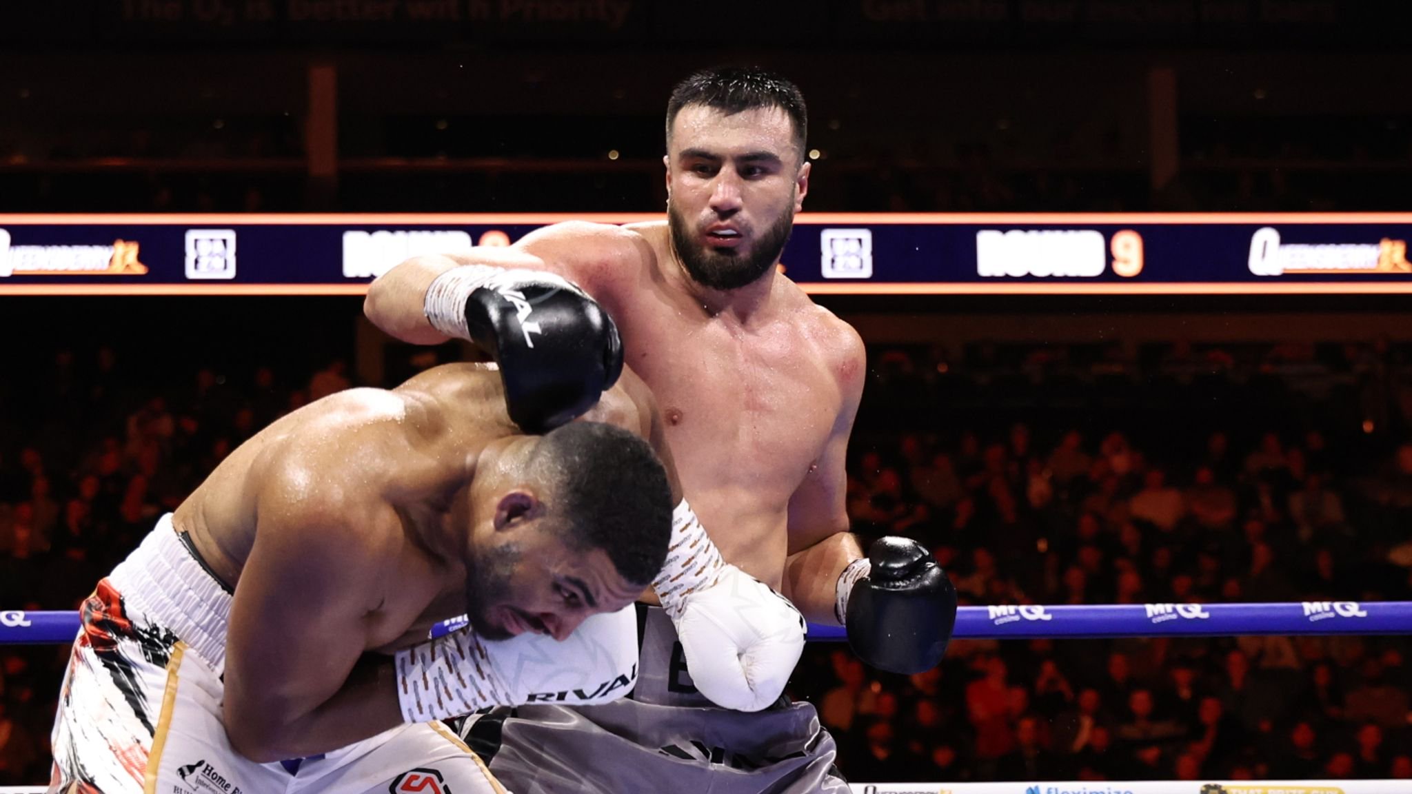 Bakhodir Jalolov dominates Solomon Dacres (Photos: Leigh Dawney/Queensberry)