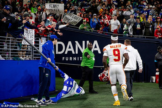 After the game ended, Walker left the field before catching up with his ex-Seahawks comrades