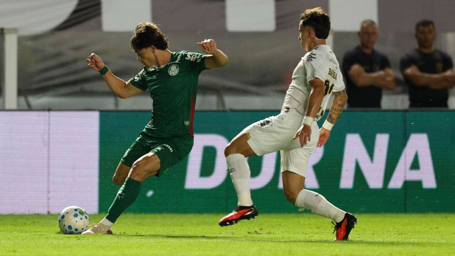 Santos também teve chances de vencer, mas parou em Carlos Miguel –