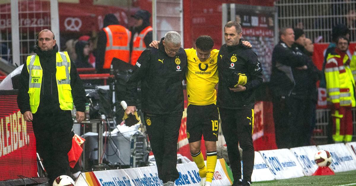 Konstantinos Karetsas suffers right ankle injury for Borussia Dortmund