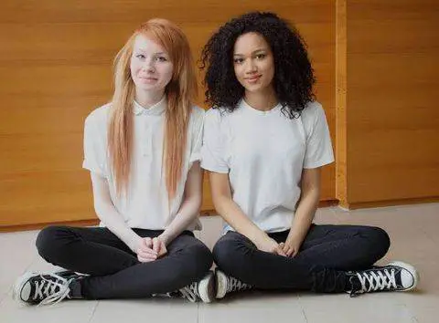 Wonderful This Twin Sisters Were Born With Totally Different Looks (Photos)