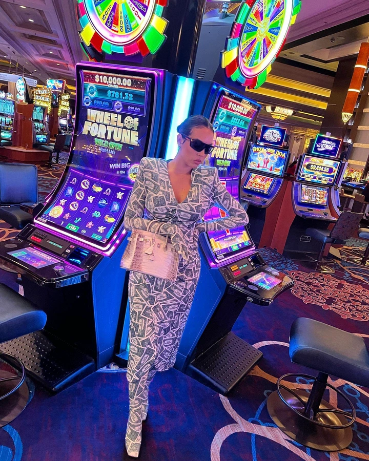 Cristiano Ronaldo’s girlfriend Georgina Rodriguez stuns in body hugged dollar bill outfit (Photos)