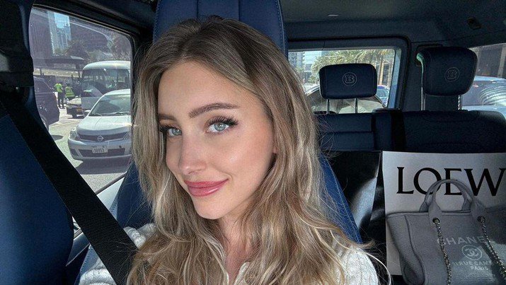 Yulia Vavilova, seorang wanita berusia 24 tahun tertangkap kepolisian Paris bersama pendiri Telegram Pavel Durov. (Instagram @julivavilova)