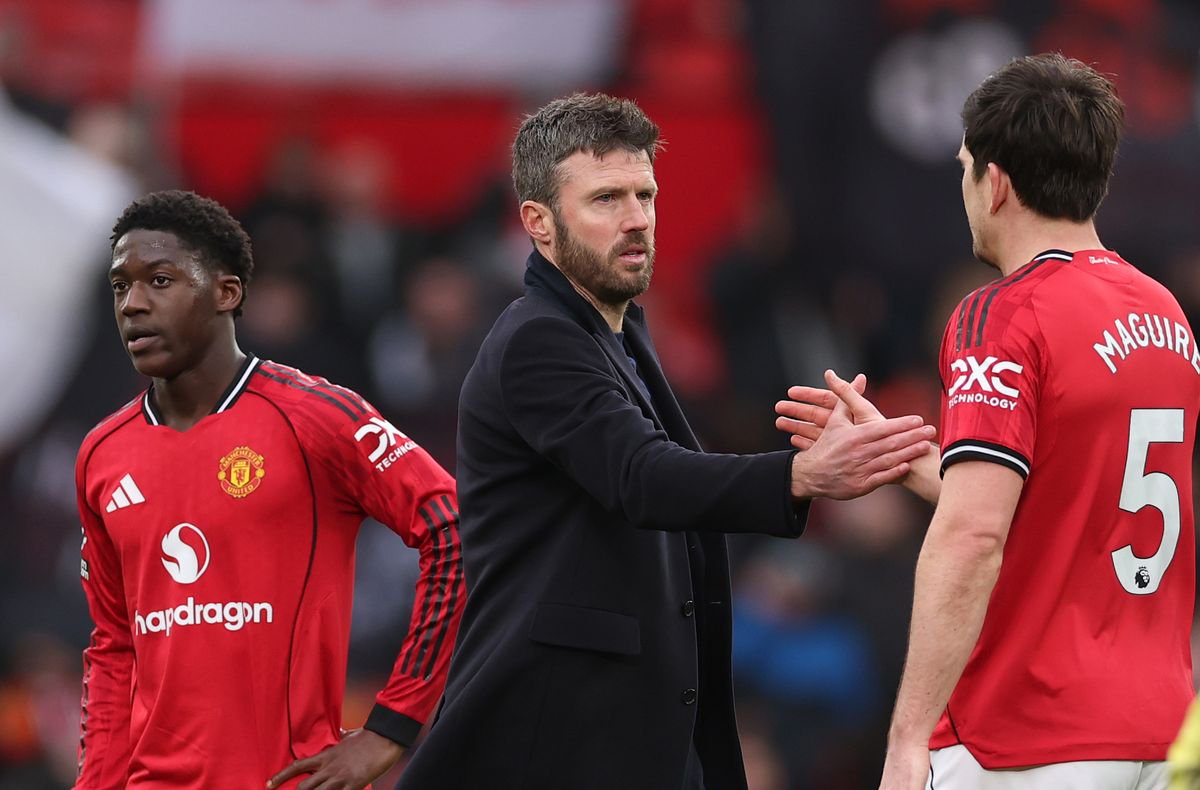 Michael Carrick Head Coach of Manchester United shakes hands with Harry Maguire after the Premier League match between Manchester United and Aston Villa at Old Trafford on March 15, 2026 in Manchester, England.
