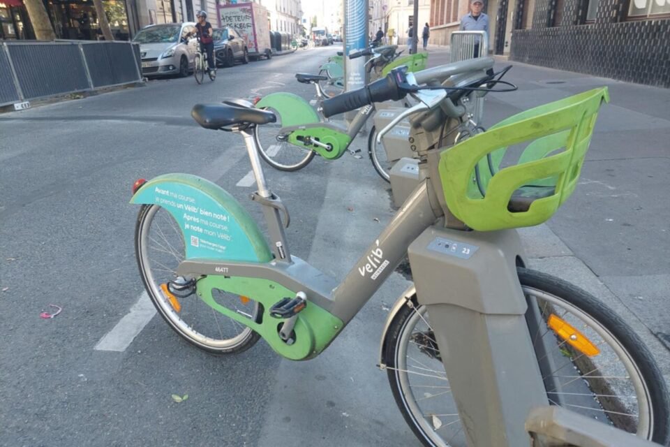 Le service Vélib' a connu un été 2025 difficile, avec  plus de 3 000 vélos manquant à l'appel.