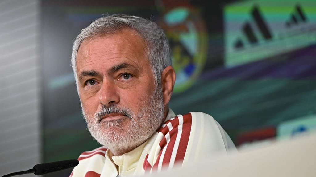 José Mourinho na antevisão ao Barcelona-Real Madrid (FERNANDO VILLAR/EPA)