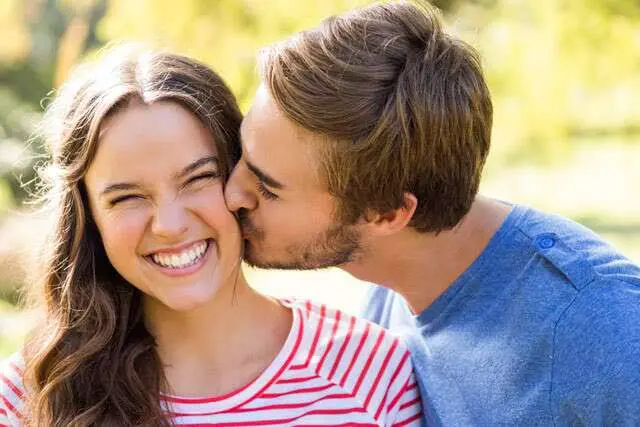 8 Types of Kisses and their Meaning