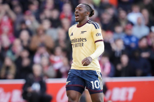 Eberechi Eze of Arsenal gives his team instructions during the Premier League match Nottingham Forest vs Arsenal at City Ground, Nottingham, United Kingdom on 18 October 2026 (Photo by Maynard Manyowa/News Images)