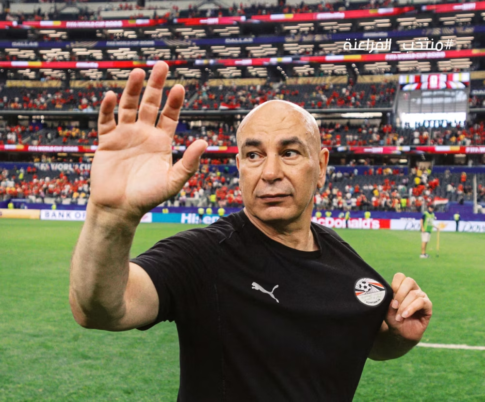 Técnico Hossam Hassan foi suspenso por três partidas pela Fifa após protestos contra a arbitragem na eliminação do Egito diante da Argentina. (Foto: Reprodução/Instagram/@egyptnt)