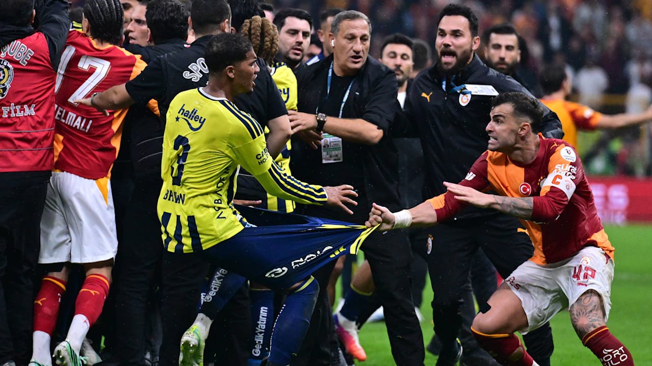 Galatasaray beat Fenerbahçe 2.1 as players clash after final whistle