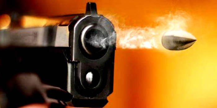 महिला सिपाही के चक्कर में थाने में चलीं गोलियां, दो इंस्पेक्टर समेत पांच सस्पेंड