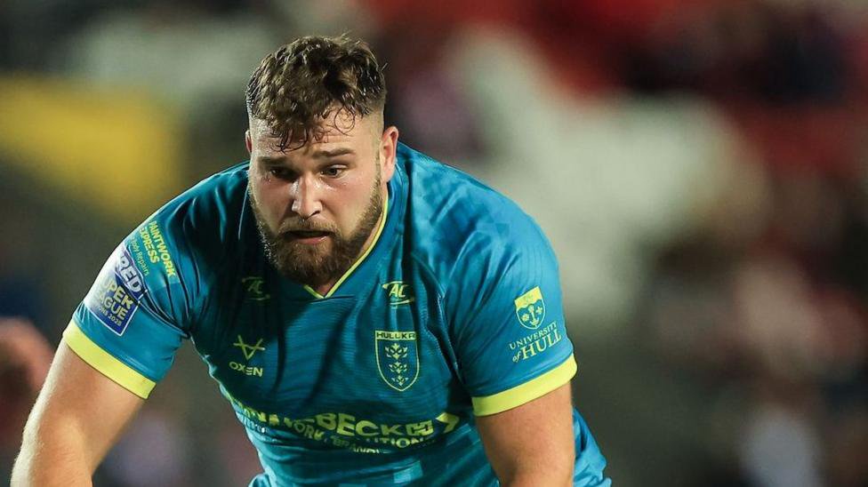 Zach Fishwick in action for Hull KR