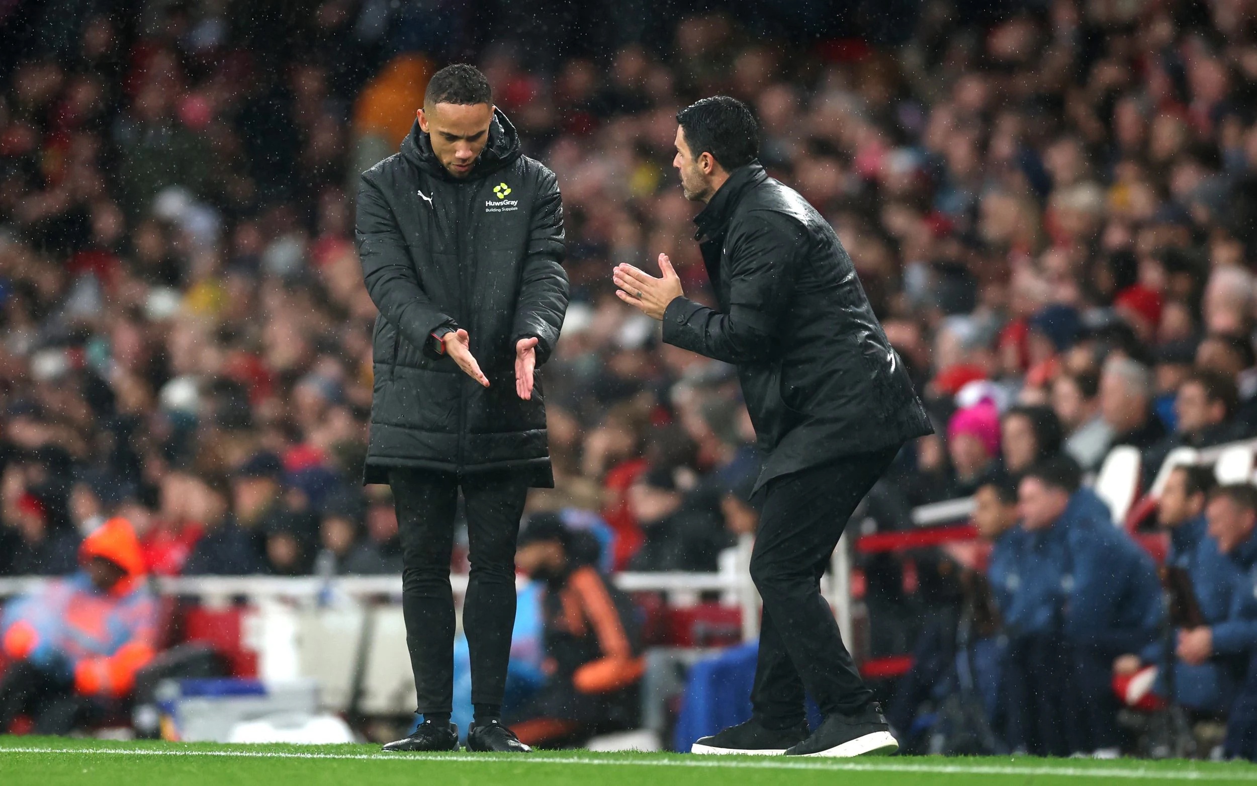 Arteta pleads with the fourth official