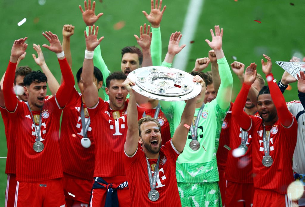 Harry Kane (centre) celebrates winning the Bundesliga with his Bayern Munich teammates. Photo: Reuters