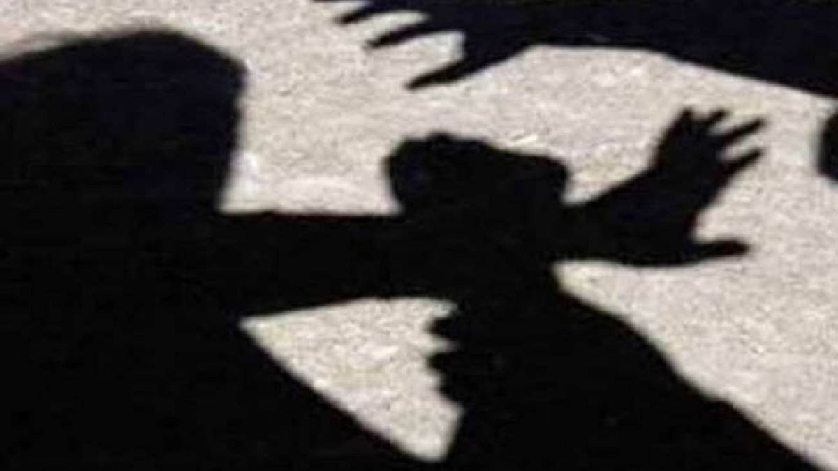 Delhi Girl Assault : पत्नी के सामने पहले नाबालिग से दुष्कर्म, फिर तेजाब पिलाकर मारने की कोशिश