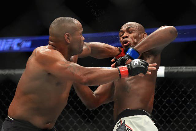 Cormier during his rematch with Jon Jones in 2017