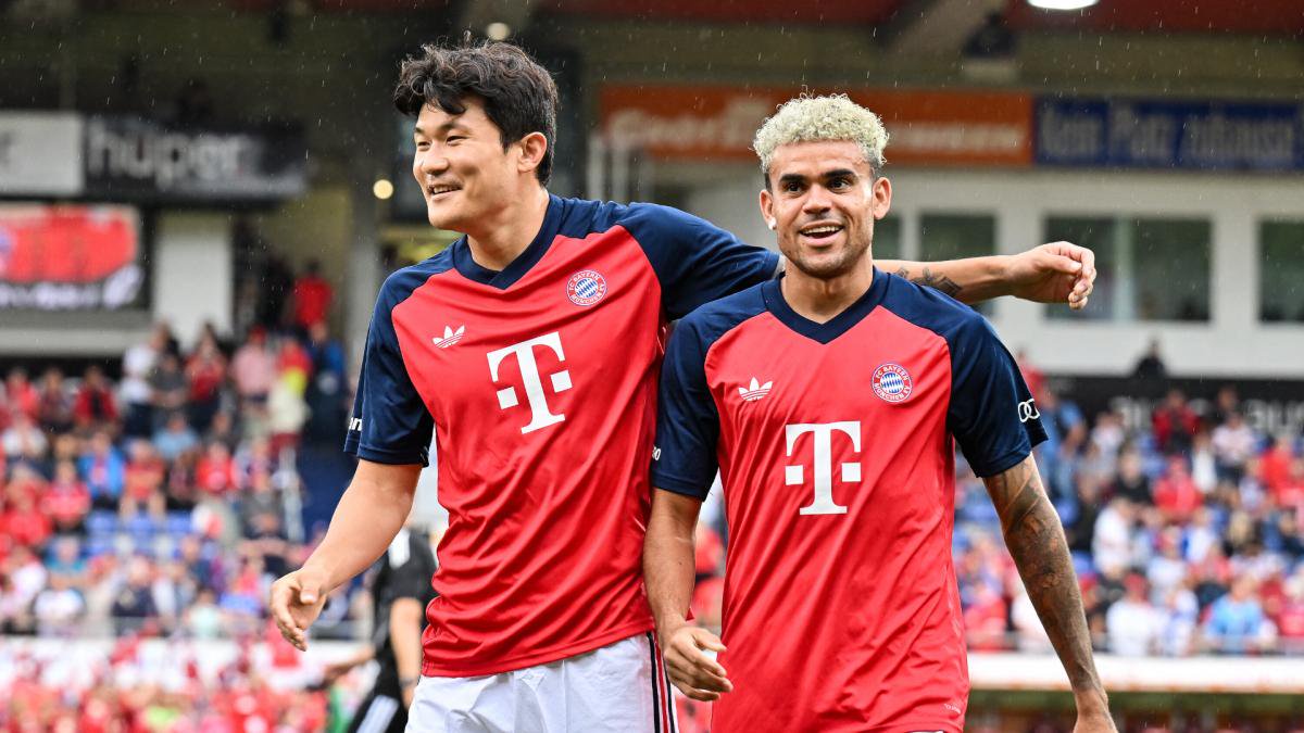 Min-jae Kim (l.) und Luis Díaz im Training des FC Bayern München