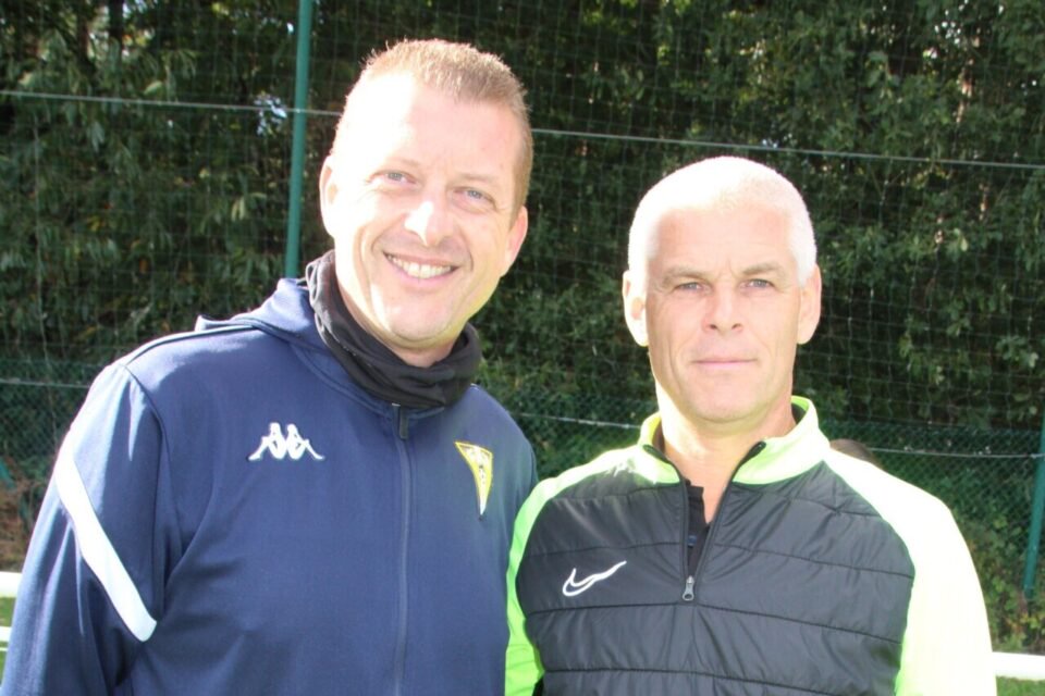 Les deux entraîneurs avant le match, Michel Le Gloanic et Thierry Le Garff.