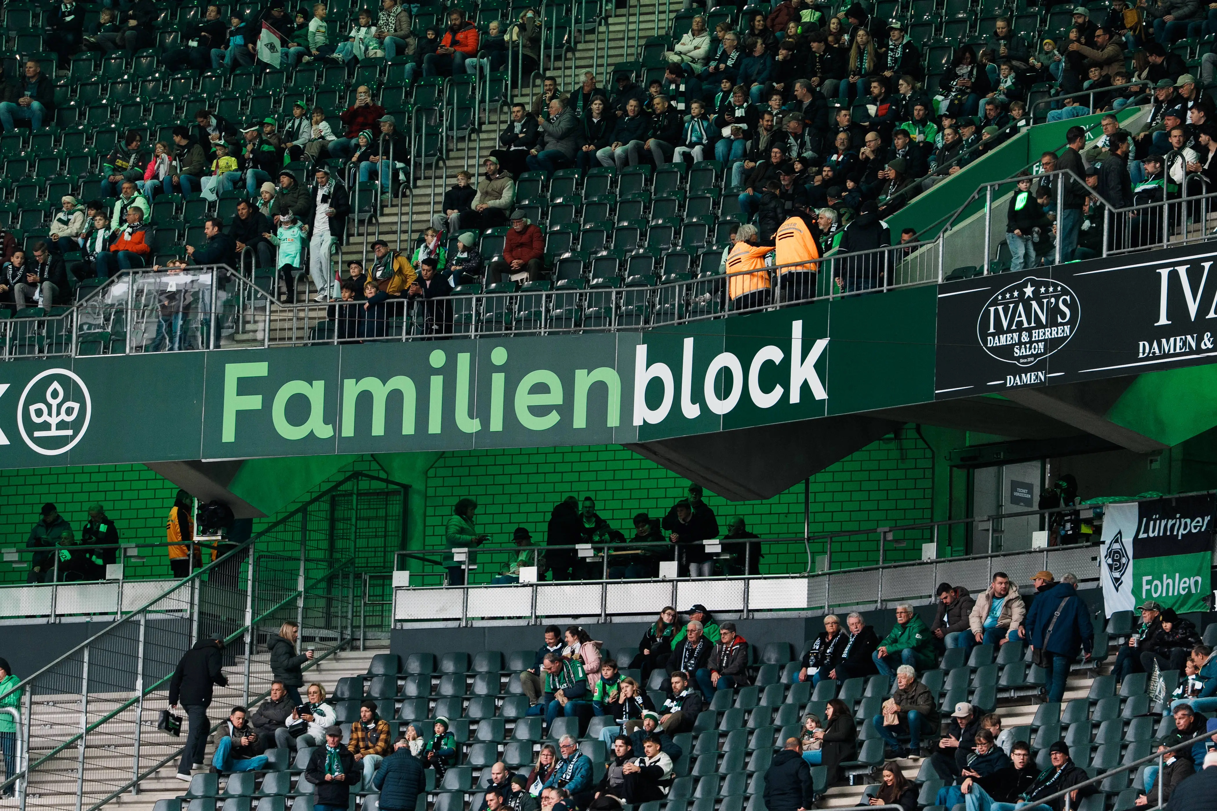 Viele leere Sitzplätze im Borussia-Park.