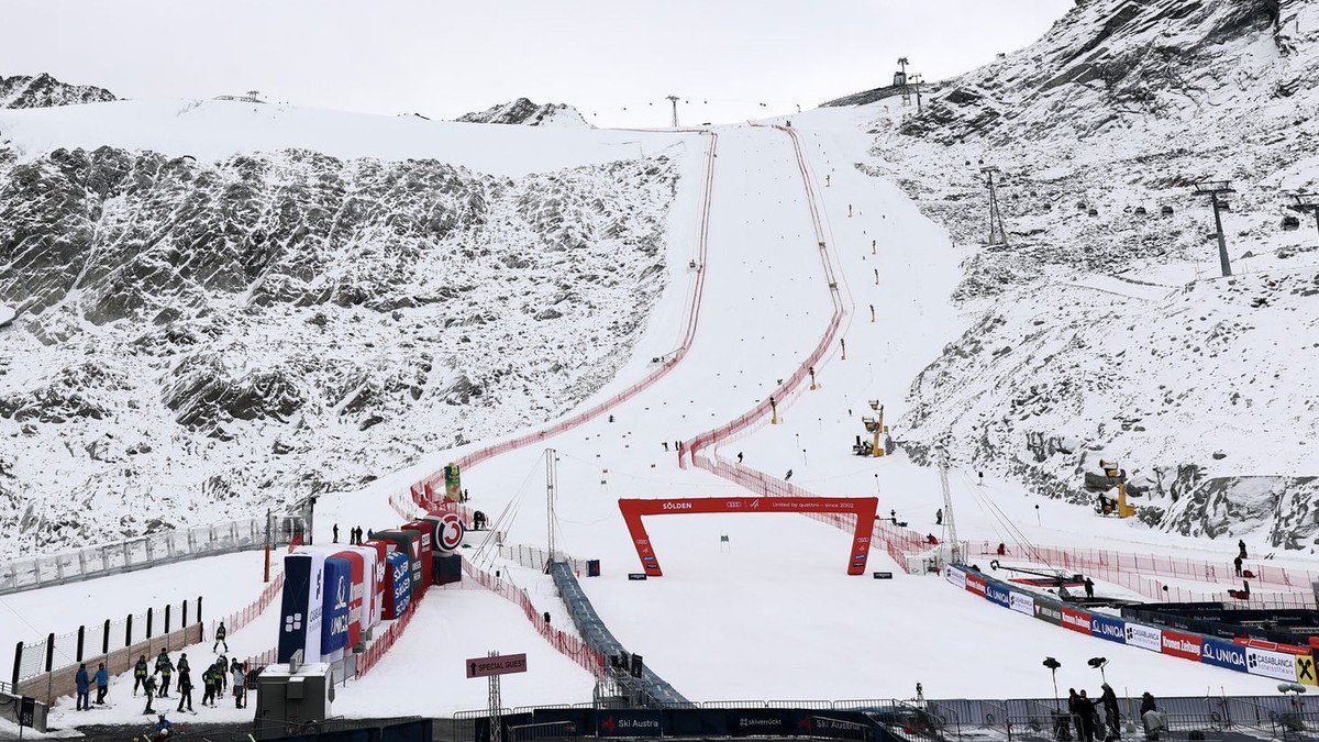 Petra Vlhová Race Delayed by Snow and Wind in Sölden