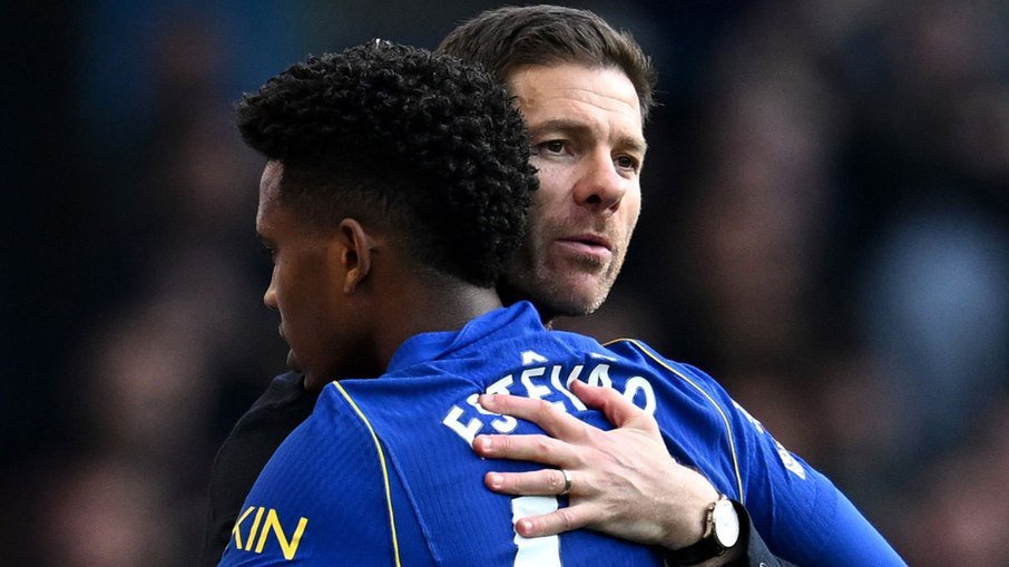 Estêvão e Xabi Alonso juntos pelo Chelsea 