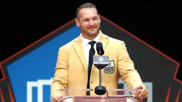 Brian Urlacher giving his Hall of Fame induction speech
