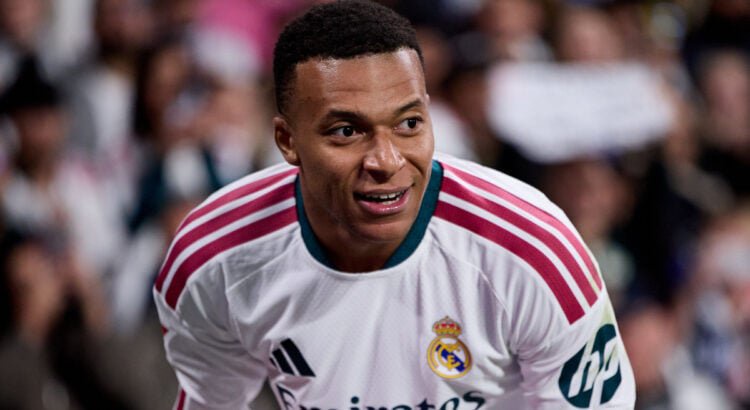 Kylian Mbappé : rigatoni à la truffe à 78€, homard entier à près de 100€, le N°10 aime se rendre dans ce restaurant chic de la Côte d'Azur et la facture est à la hauteur du standing