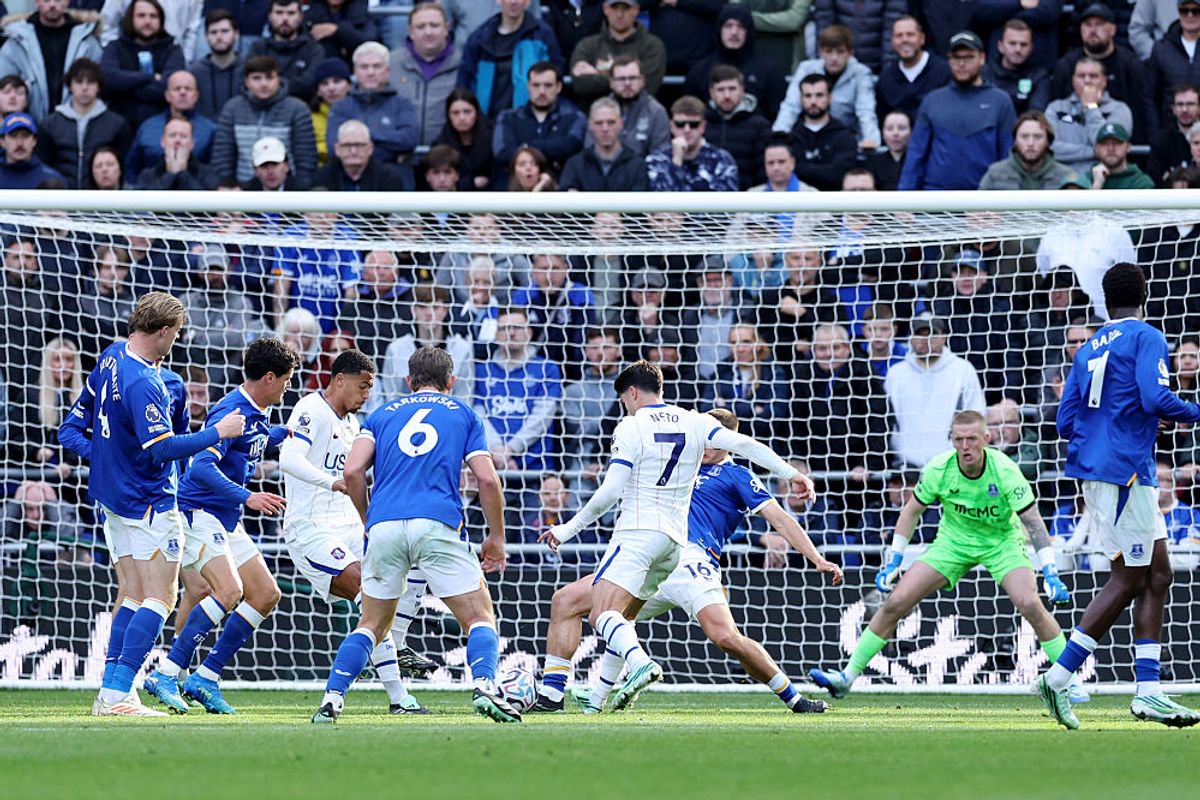 Pedro Neto of Chelsea scores his team’s second goal (Photo by Alex Livesey/Getty Images)
