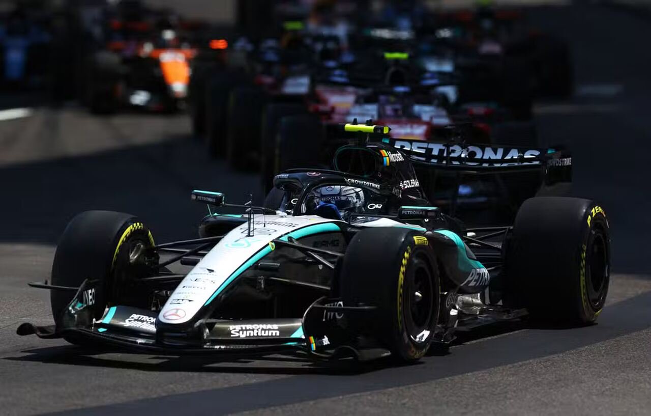 Monoposto da Mercedes em corrida de F1