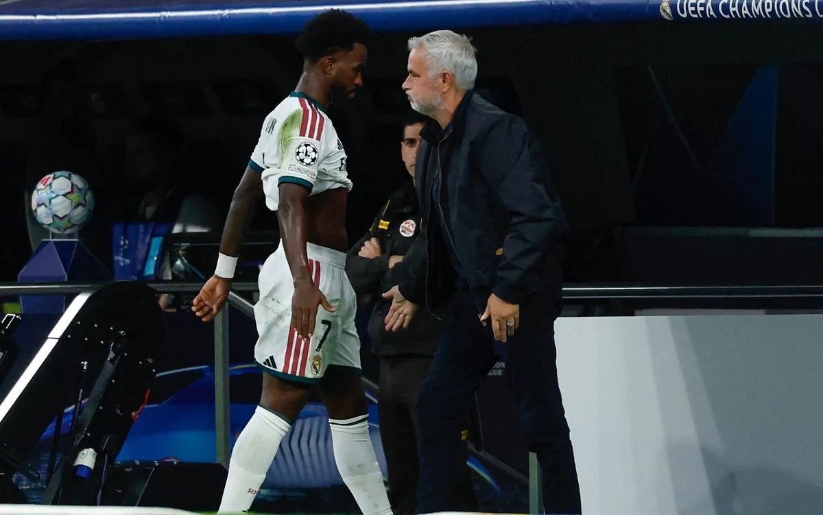 Vini Jr. é substituído na partida contra o RB Leipzig pela Champions League (Foto: Oscar Del Pozo / AFP)
