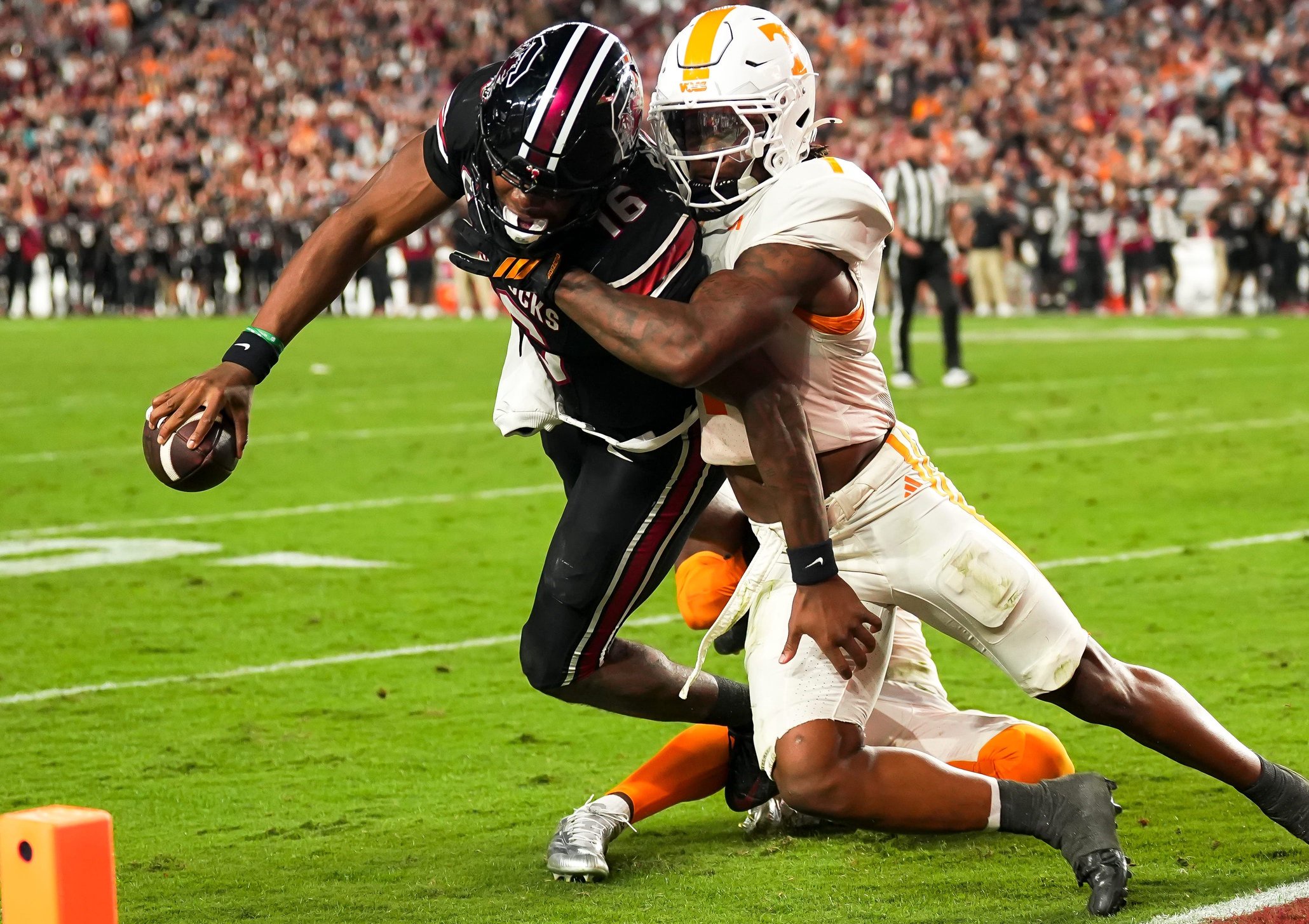 South Carolina quarterback LaNorris Sellers (16) fights a tackle attempt by Tennessee defensive back TJ Metcalf (1) to reach the end zone for a touchdown during the fourth quarter at Williams-Brice Stadium.
