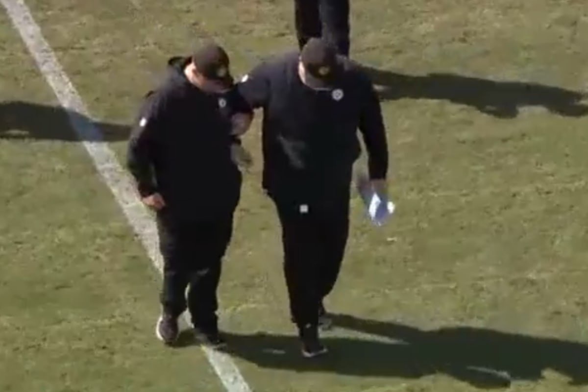 Mike McCarthy had to be helped off the field while struggling to walk at halftime