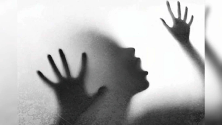 Lucknow: छात्रा का अपहरण कर एक माह से कर रहे थे दुष्‍कर्म, ख‍िड़की से कूदकर भागी क‍िशोरी ने बताई आपबीती