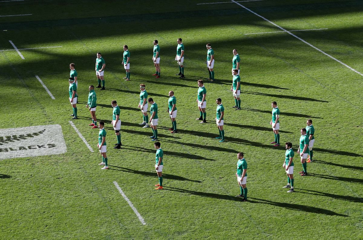 Ireland face the Soldier Field haka in the Axel 8 shape - Ultan Dillane (crowded top foreground) is supposed to be down here in the 'gap'  (bottom foreground)