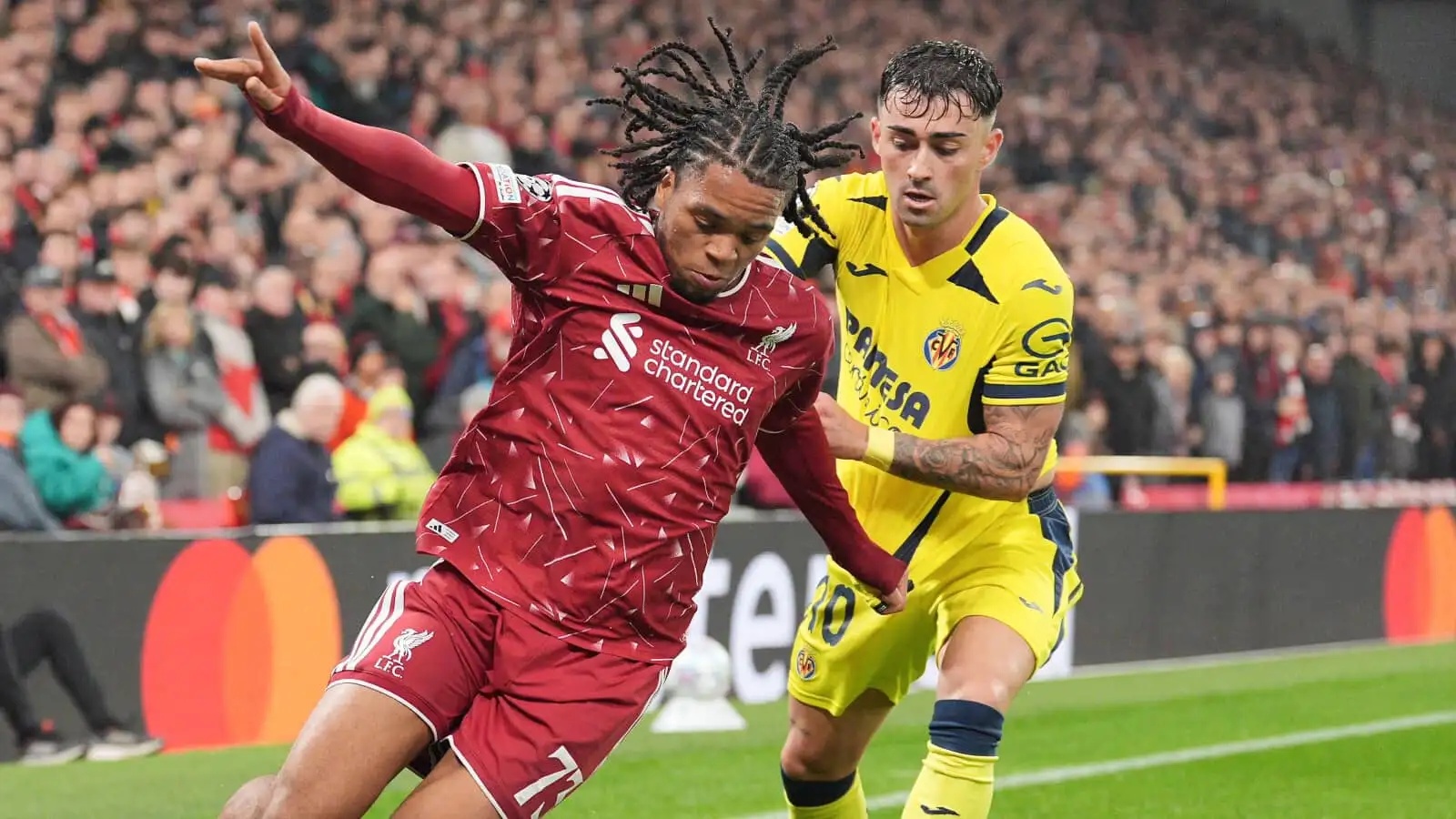 Alberto Moleiro of Villarreal CF competes for the ball with Rio Ngumoha of Liverpool FC