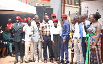 Teso NUP MP Aspirants led by Hon. Julius Ocen MP Aspirant Kapelebyong possing for a photo moment with Hon. Robert Kyagulanyi President NUP.