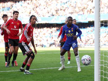 Cole Palmer's Milestone Goal Powers Chelsea to 2-0 Victory Over 10-Man Manchester United | Cole Palmer's Milestone Goal Powers Chelsea to 2-0 Victory Over 10-Man Manchester United