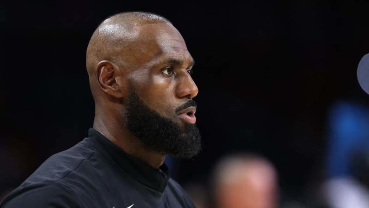 LOS ANGELES, CALIFORNIA – APRIL 18: LeBron James #23 of the Los Angeles Lakers Los Angeles Lakers prior to a Game One of the First Round of the NBA Western Conference Playoffs against the Houston Rockets at Crypto.com Arena on April 18, 2026 in Los Angeles, California. (Photo by Sean M. Haffey/Getty Images) ©Credits: Getty