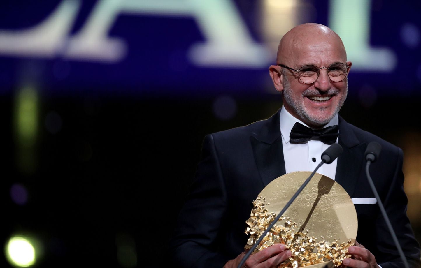 Champion du monde cet été avec l’Espagne, le sélectionneur Luis De La Fuente a été désigné meilleur entraîneur lors de la cérémonie, devançant notamment Luis Enrique, le coach du PSG.