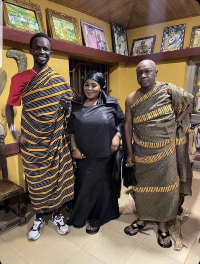 See the warm welcome Ahafo Chief gave Black Sherif following his visit