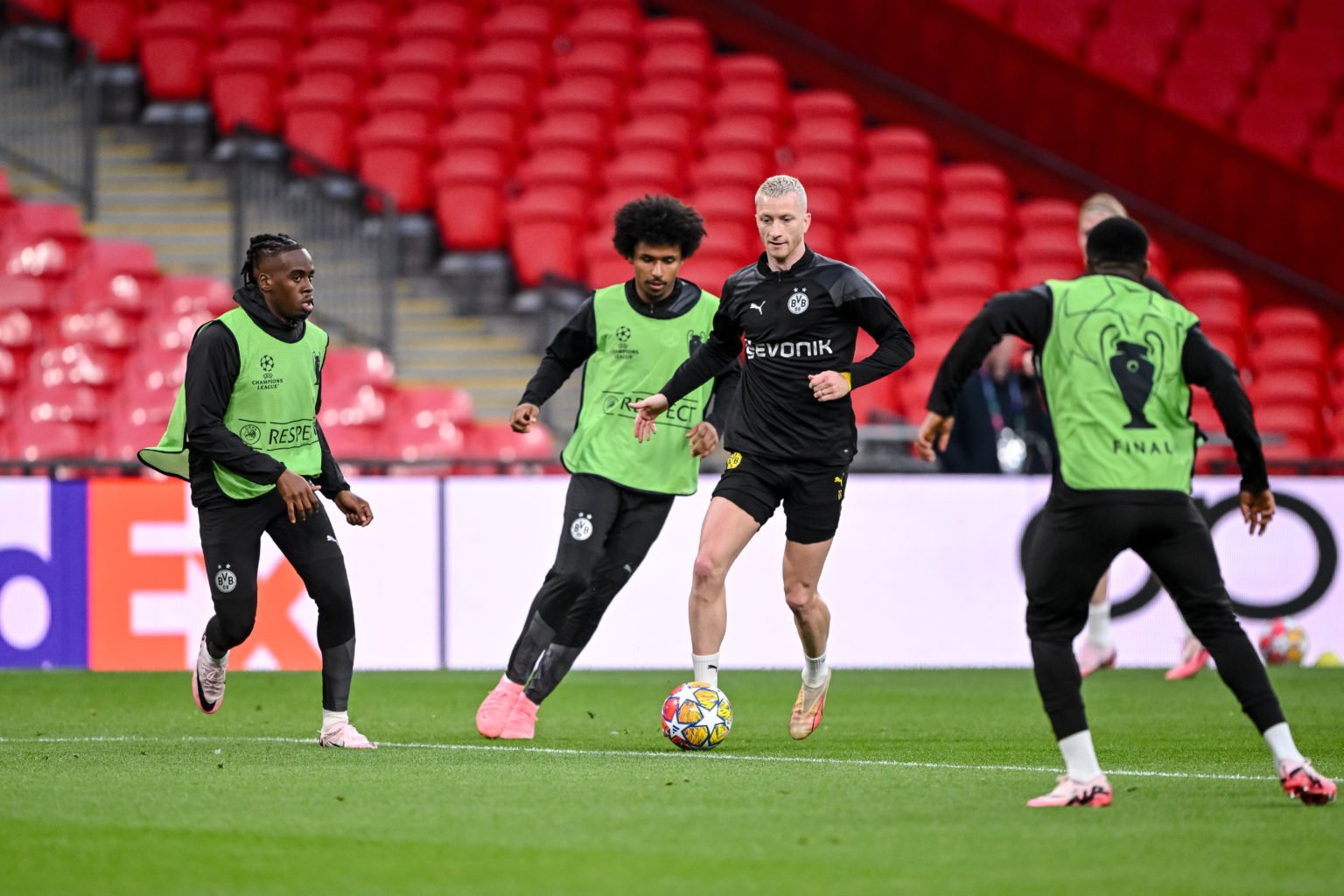 Jamie Bynoe-Gittens of Borussia Dortmund, Karim Adeyemi of Borussia Dortmund im Zweikampf Marco Reus of Borussia Dortmund during a training session...