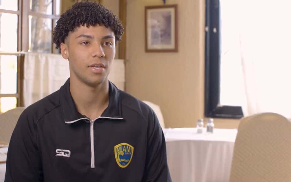 Rumo ao Estrelato: Sartori concede entrevista na Grécia